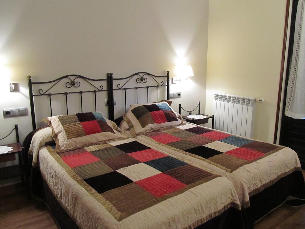 Apartamentos Rurales Casa Baltasar Monasterio De Hermo Номер фото