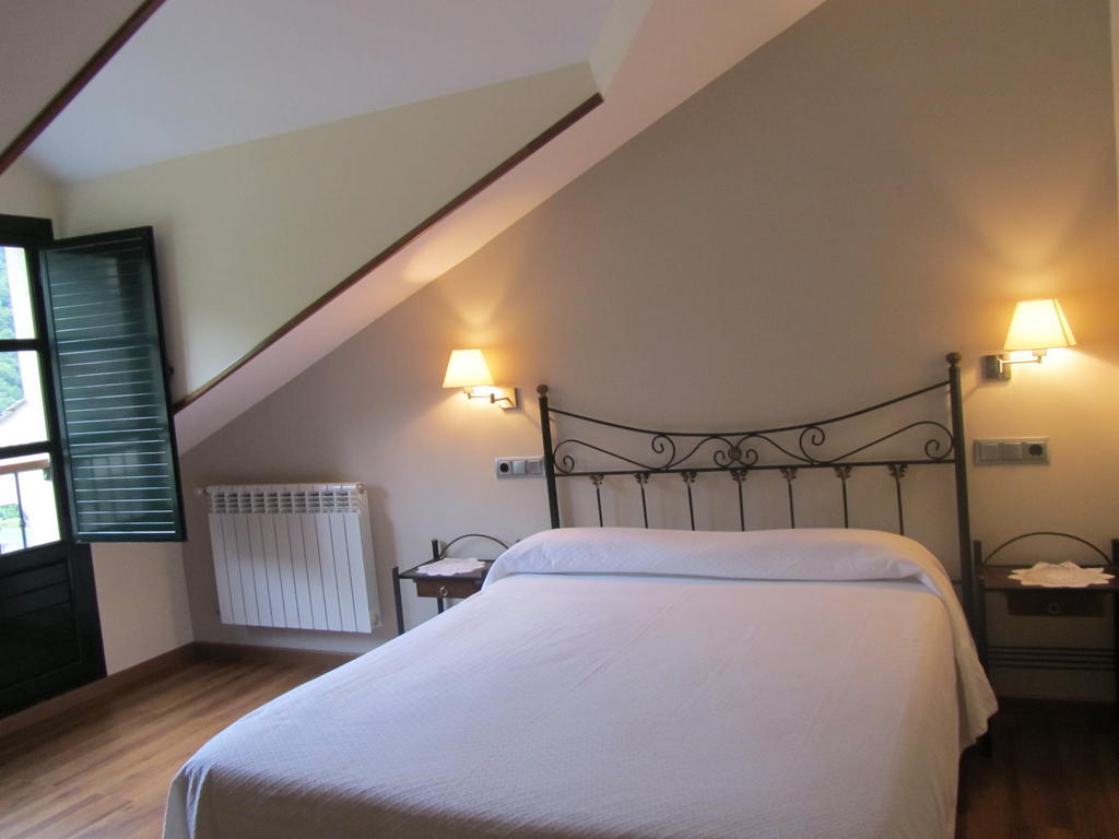 Apartamentos Rurales Casa Baltasar Monasterio De Hermo Номер фото