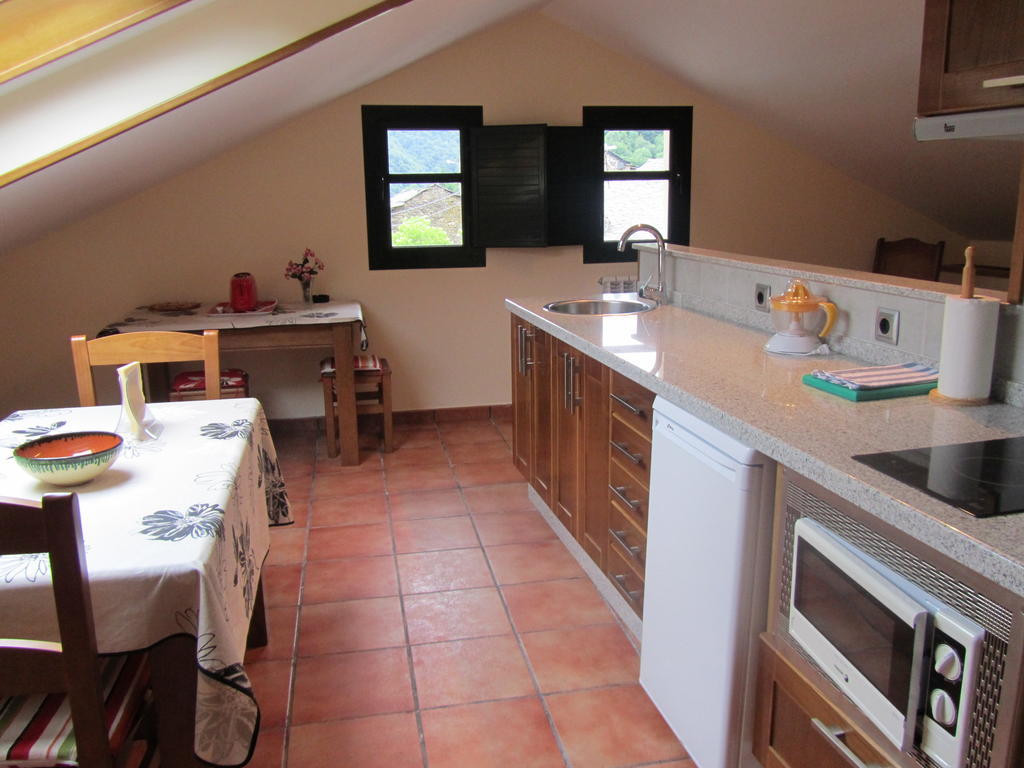 Apartamentos Rurales Casa Baltasar Monasterio De Hermo Номер фото